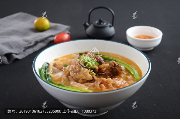 牛腩湯河粉