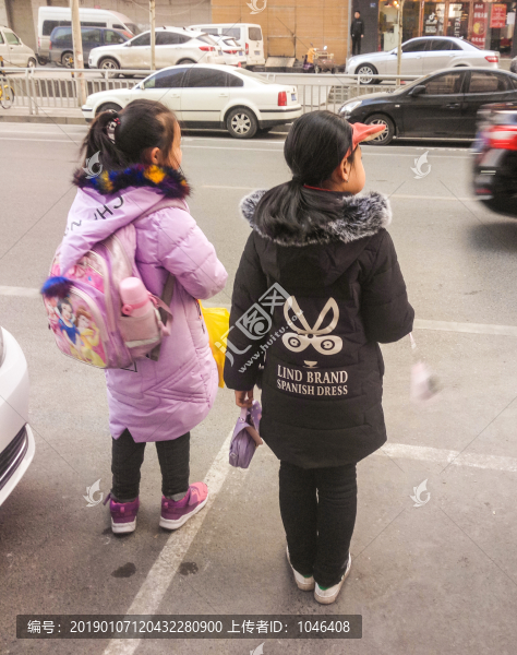 兩名小學生