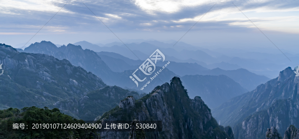 水墨群山