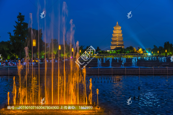 陜西西安大雁塔廣場(chǎng)噴泉夜景