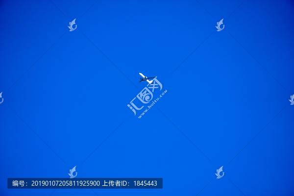 藍(lán)天飛機(jī)