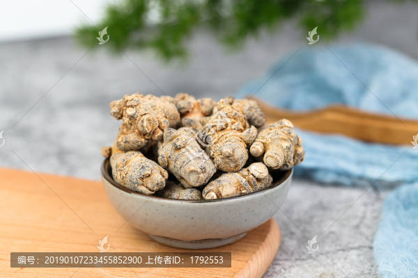 三七