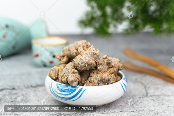 三七