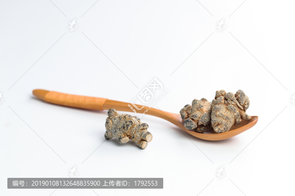三七
