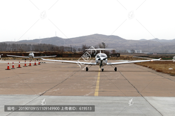 飛行學(xué)院訓(xùn)練飛機(jī)