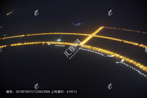 上海浦東滴水湖環(huán)湖路夜景
