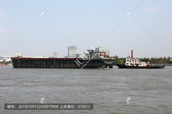 黃浦江貨船航行
