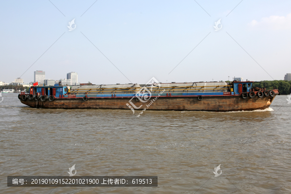 黃浦江貨船航行