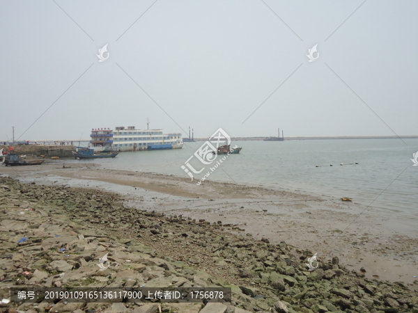 海邊漁船