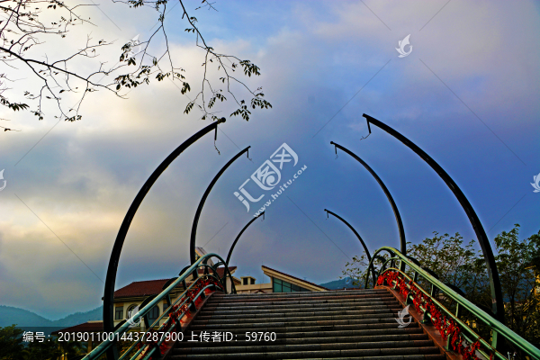 湖畔橋梁風景