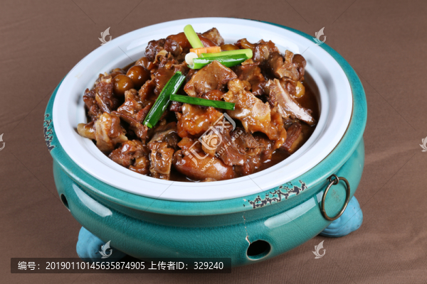 豬手燜紅嘴雁中國(guó)菜
