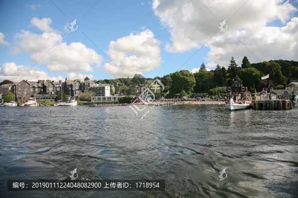 英國(guó)湖區(qū)自然公園水面帆船風(fēng)光0