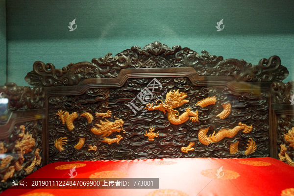 紫檀嵌黃楊云龍紋寶座