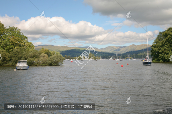 英國(guó)湖區(qū)自然公園水面帆船風(fēng)光8