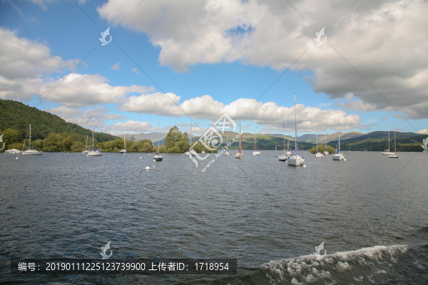 英國(guó)湖區(qū)自然公園水面帆船風(fēng)光9