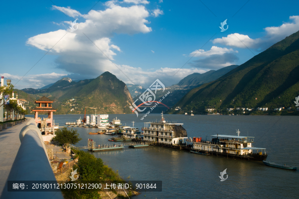 長(zhǎng)江三峽巫峽口秀麗景色