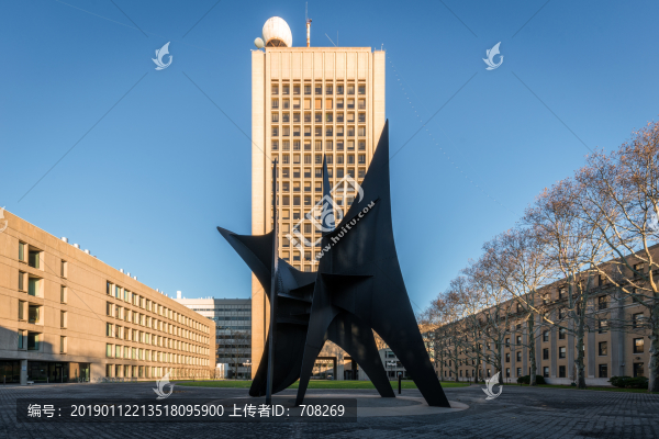 麻省理工學(xué)校園建設(shè)教學(xué)樓與雕像