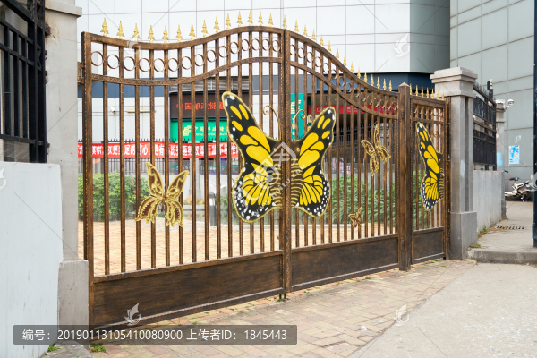 蝴蝶圖案大門