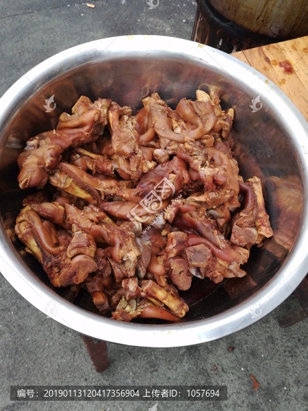 一盤美食鹵豬腳豬蹄