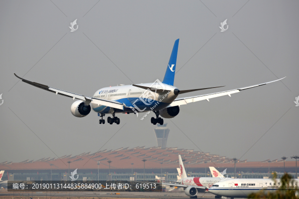 廈門航空波音B787飛機(jī)降落