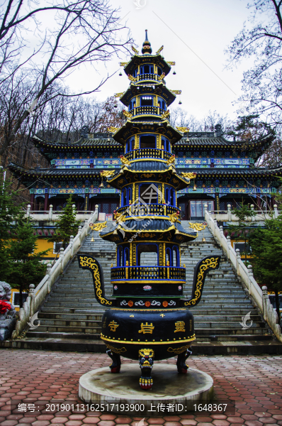 千山靈巖寺五層塔式香爐與天王殿