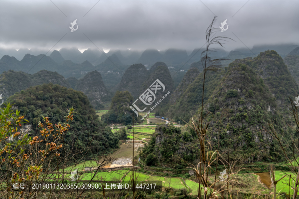 貴州興義萬(wàn)峰林