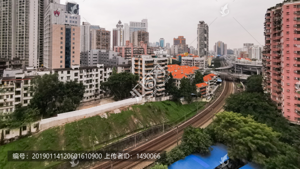 穿越城市的鐵路