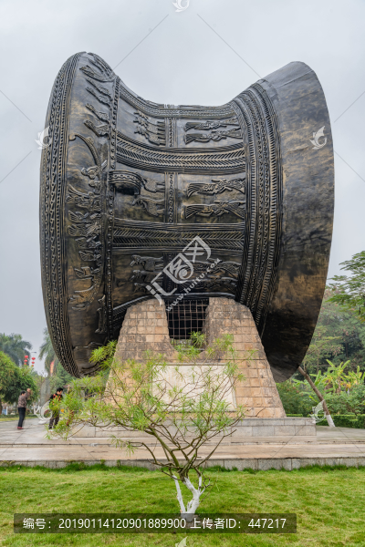 廣西百色句町銅鼓雕塑