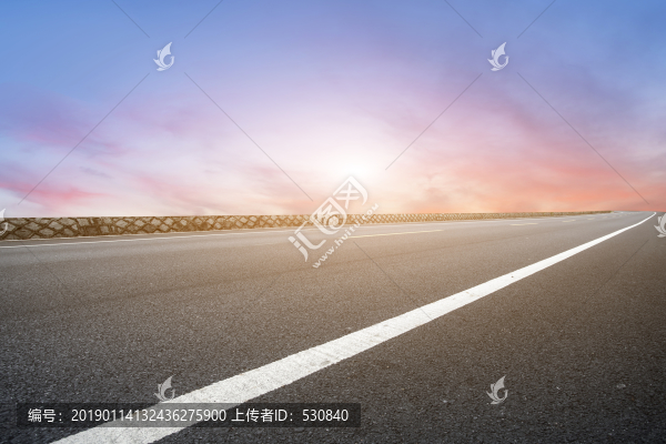 天空云彩和道路地面