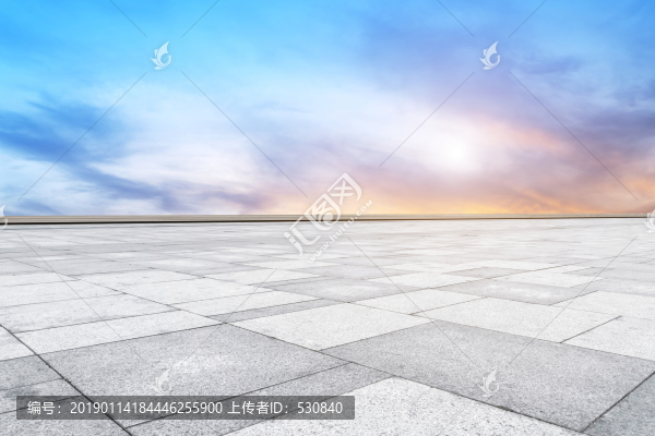 空的前景和天空云彩