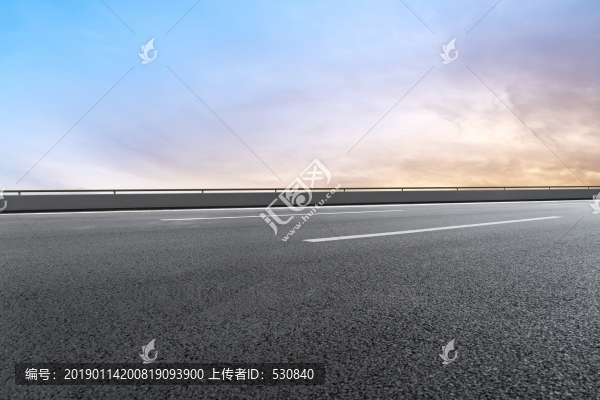 天空云彩和道路交通