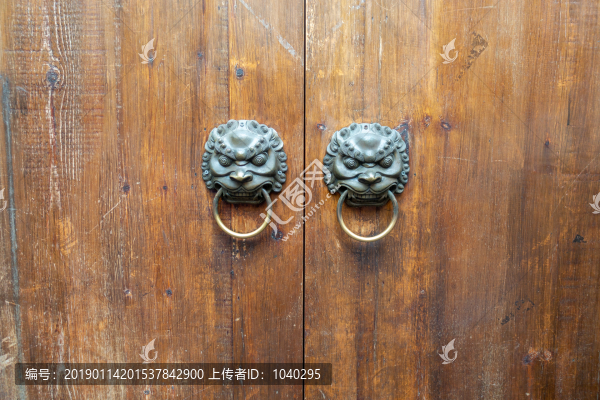 中國古代有著傳統(tǒng)文化的大門的裝