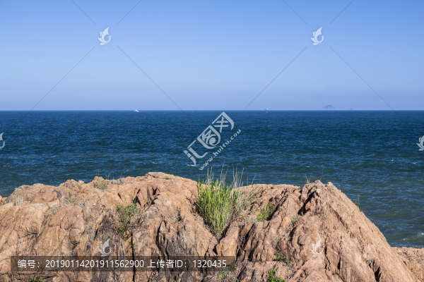 碧海藍(lán)天礁石