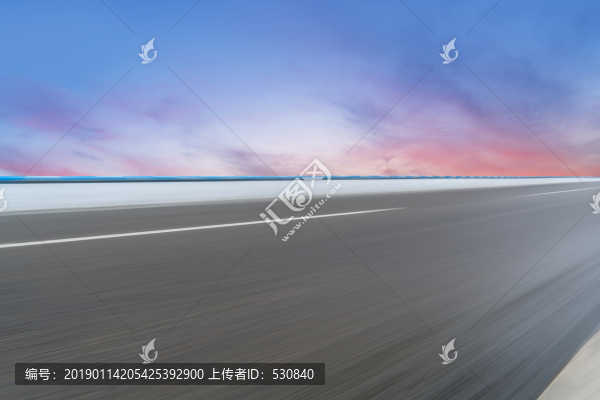 道路路面和天空云彩景觀