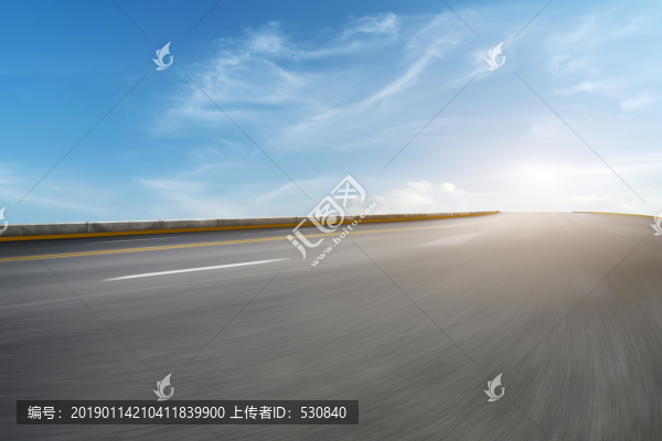 公路和天空云彩景觀