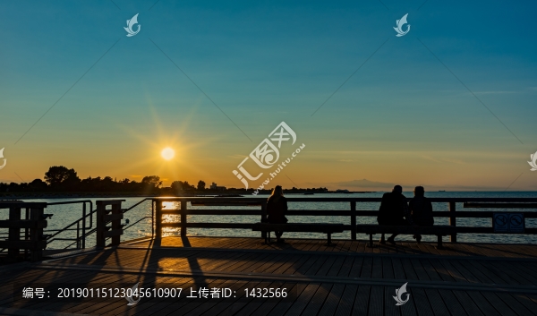 海上日出