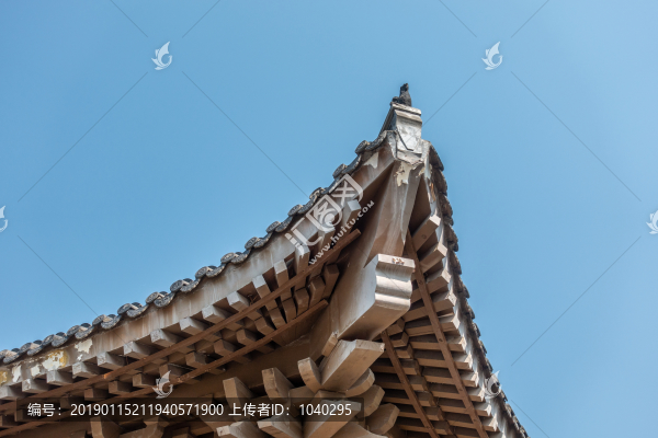 帶有榫卯結(jié)構(gòu)的屋檐一角