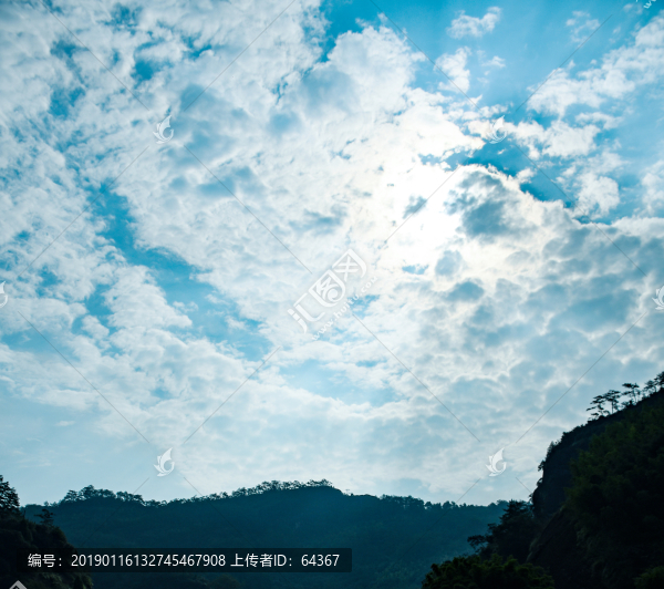 藍(lán)天白云