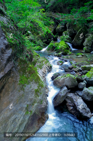 神農(nóng)架天生橋