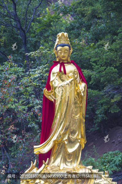 千山龍泉寺廣場觀世音菩薩雕像
