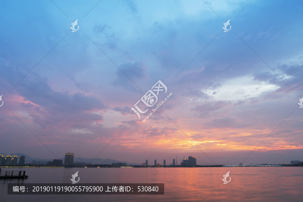 落日湖景