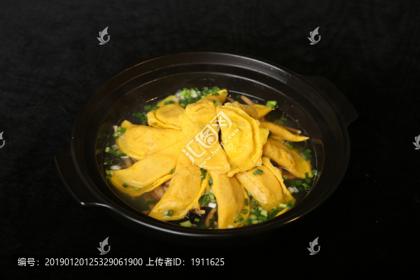 砂鍋煮蛋餃