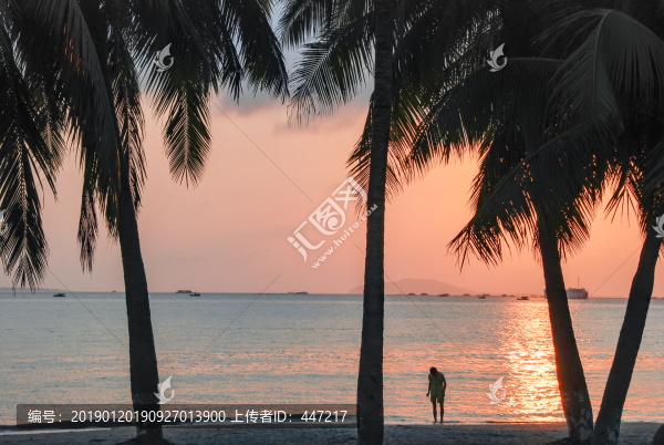 海南三亞灣日落