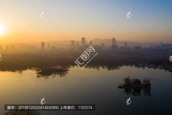 航拍濟(jì)南大明湖11