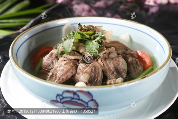 酸菜牛腱子