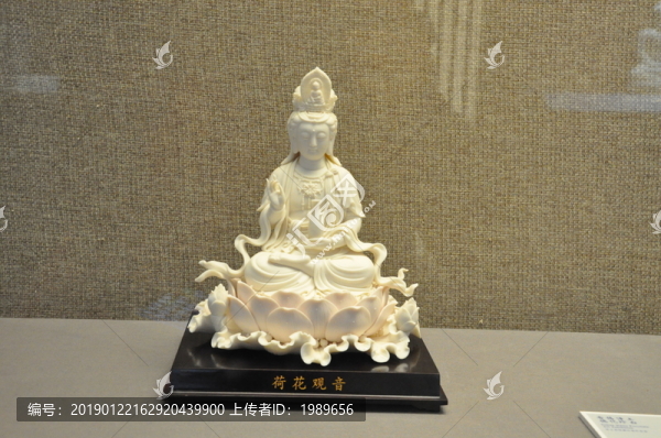 白玉佛像