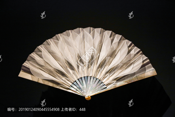 現(xiàn)代工藝扇子