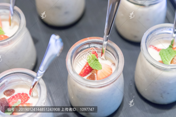 酸奶