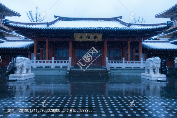 雪中的杭州的香積寺