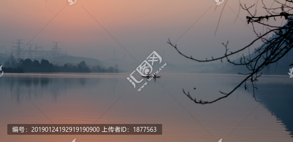 清江晨曦小船